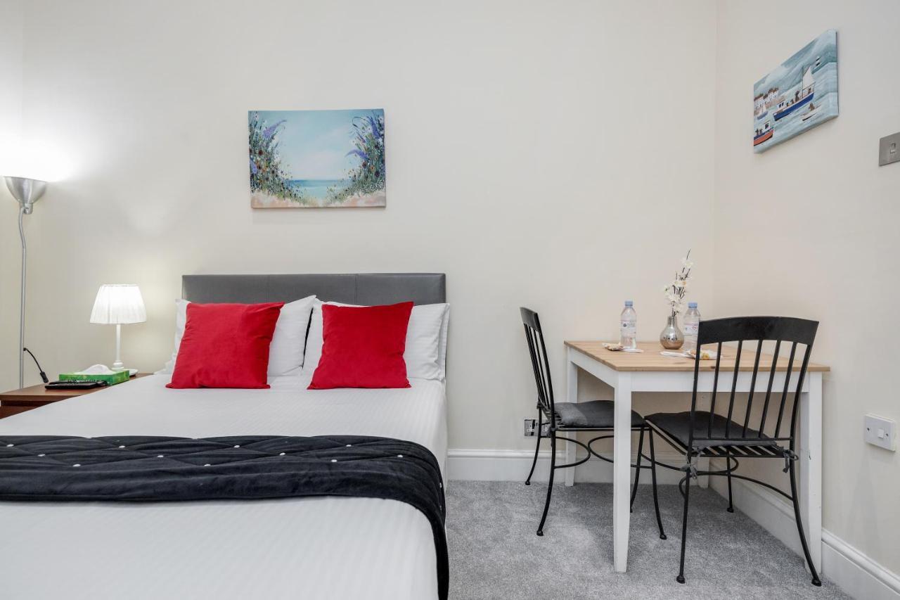 Oxford Street Homestay ลอนดอน ภายนอก รูปภาพ
