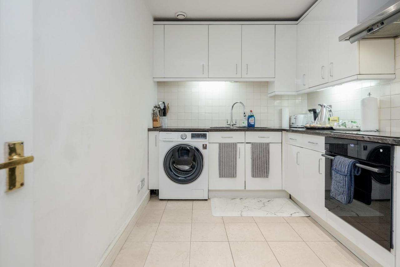 Oxford Street Homestay ลอนดอน ภายนอก รูปภาพ