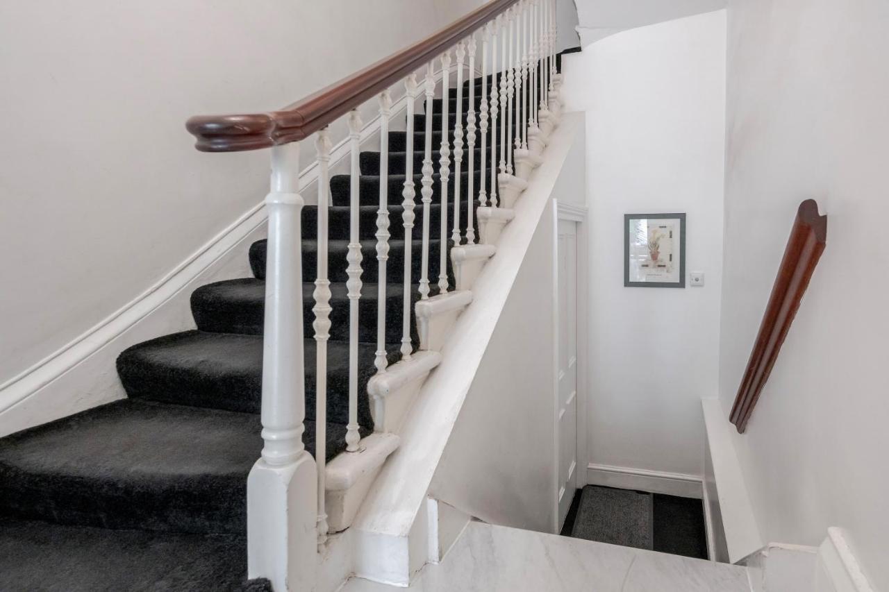 Oxford Street Homestay ลอนดอน ภายนอก รูปภาพ