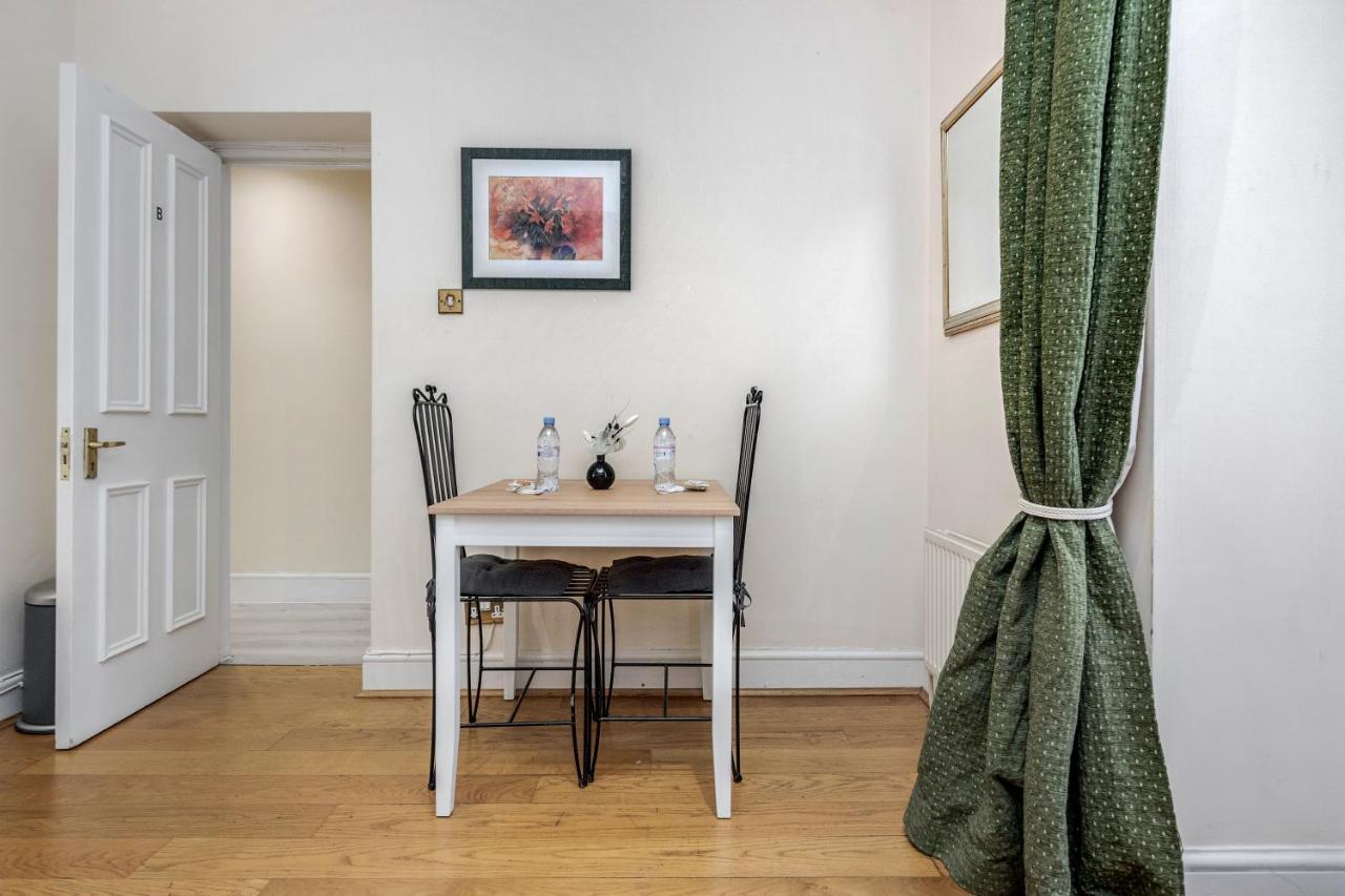 Oxford Street Homestay ลอนดอน ภายนอก รูปภาพ