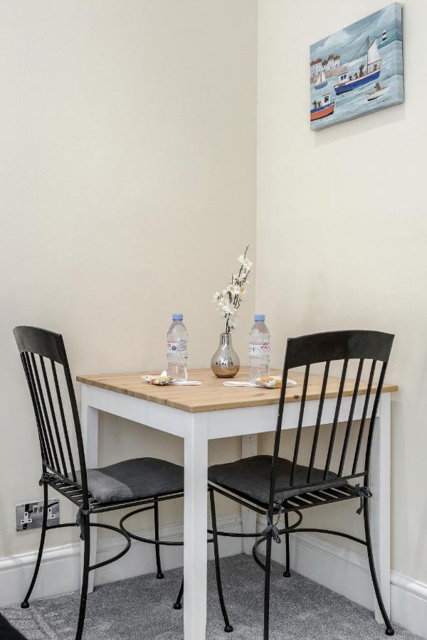Oxford Street Homestay ลอนดอน ภายนอก รูปภาพ