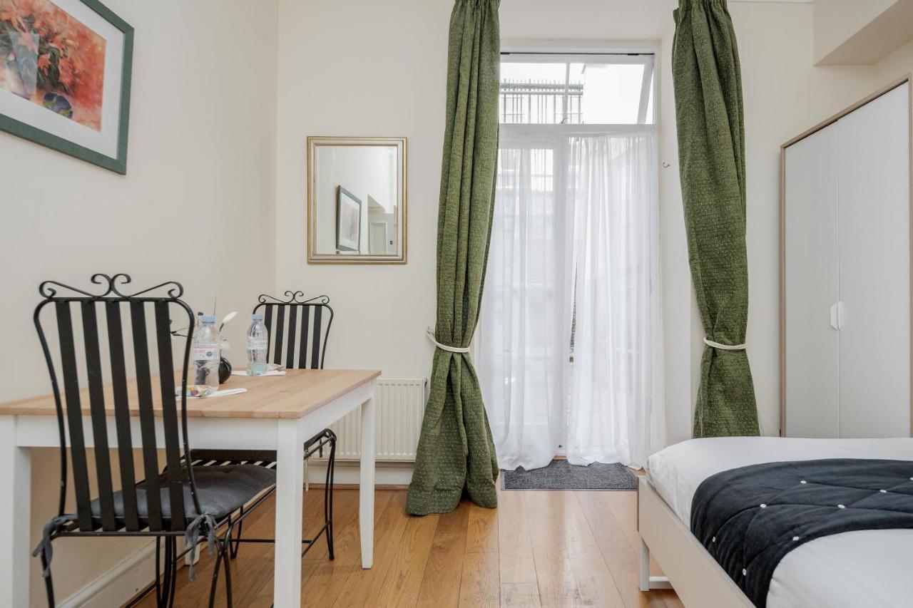 Oxford Street Homestay ลอนดอน ภายนอก รูปภาพ