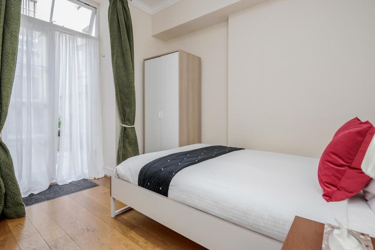 Oxford Street Homestay ลอนดอน ภายนอก รูปภาพ